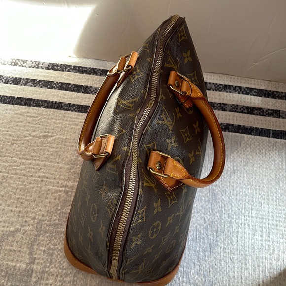LOUIS VUITTON ALMA HAND MONOGRAM CANVAS - Picture 11 of 14